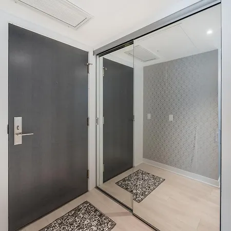 Designer One Bedroom Suite - Yorkville Toronto Exterior photo